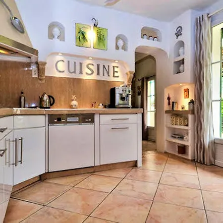 Holiday home Maison Chaleureuse A Orange Avec Piscine Privee Orange (Vaucluse)